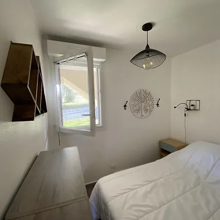 T2 Avec Terrasse Et Wi-fi Proche Des Thermes Du Connetable
