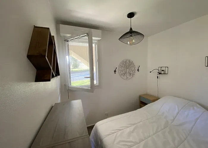 T2 Avec Terrasse Et Wi-fi Proche Des Thermes Du Connetable - Fr-1-541-125